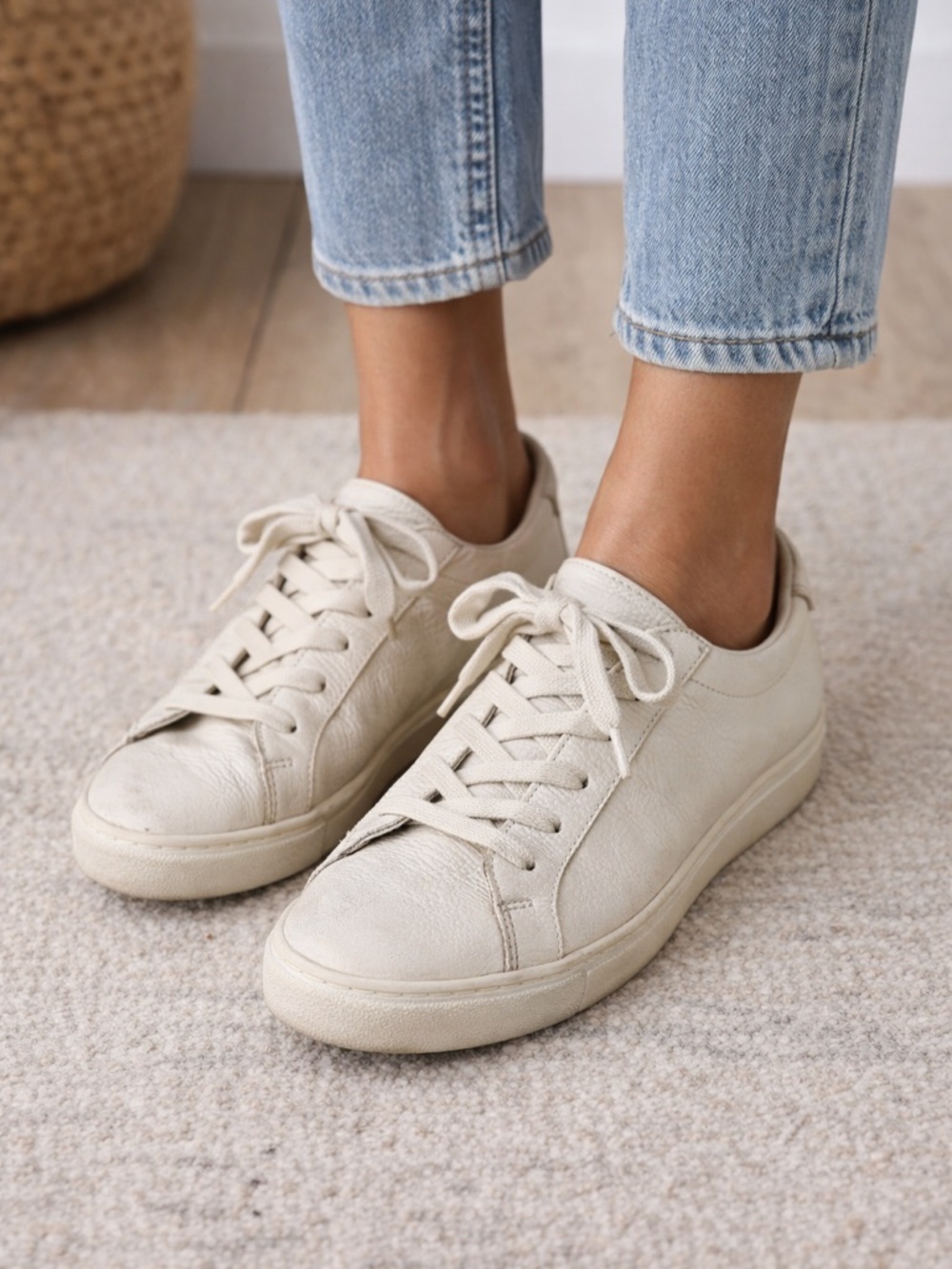 Banana Republic Leather Low-Top Sneakers in Off-White